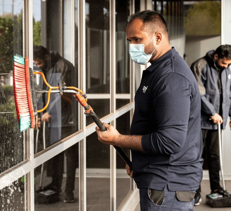 How to Choose an Industrial Window Cleaner