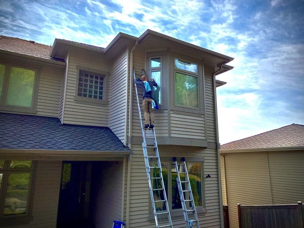 The Best Solution For Cleaning Outside Windows (Demo)