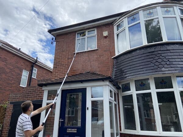 What Is an Extendable Window Cleaner?